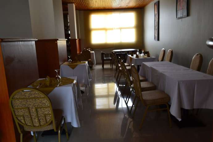 Imagen del bar/restaurante del Hotel Congress, Yaound&eacute;. Foto 6