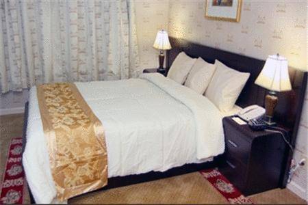Imagen de la habitación del Hotel Congress and Suites. Foto 5