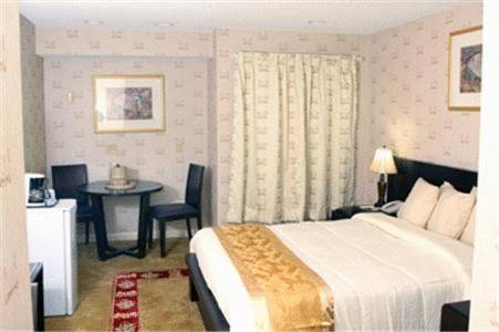 Imagen de la habitación del Hotel Congress and Suites. Foto 8