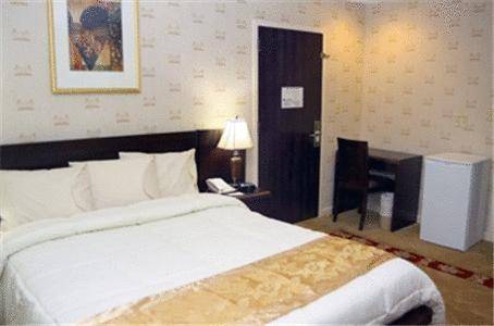 Imagen de la habitación del Hotel Congress and Suites. Foto 11