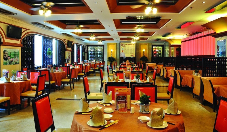 Imagen del bar/restaurante del Hotel Conifer Garden. Foto 5