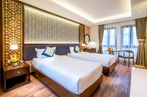 Imagen de la habitación del Hotel Conifer Grand. Foto 6