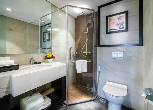 Imagen de la habitación del Hotel Conifer Grand. Foto 10