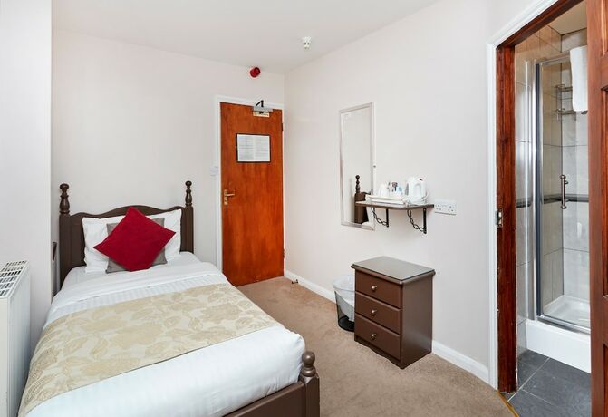 Imagen de la habitación del Hotel Conifers Guest House. Foto 15