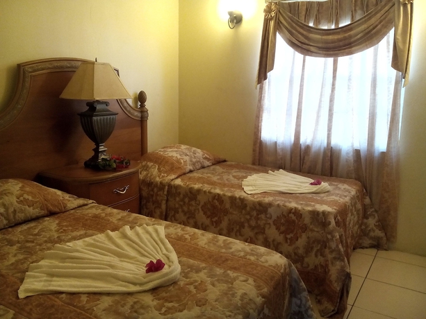 Imagen de los interiores del Hotel Connie's Comfort Suites. Foto 6