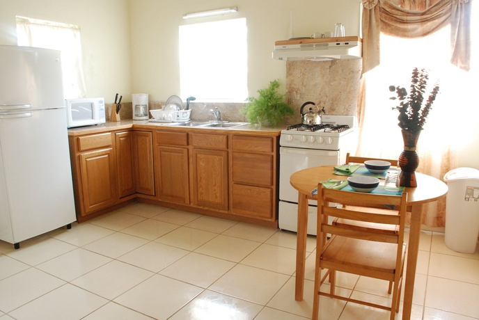 Imagen de la habitación del Hotel Connie's Comfort Suites. Foto 4