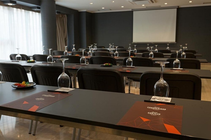 Imagen de los interiores del Hotel Conqueridor. Foto 9