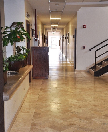 Imagen de los interiores del Hotel Conquistador Inn By Us Consulate. Foto 12