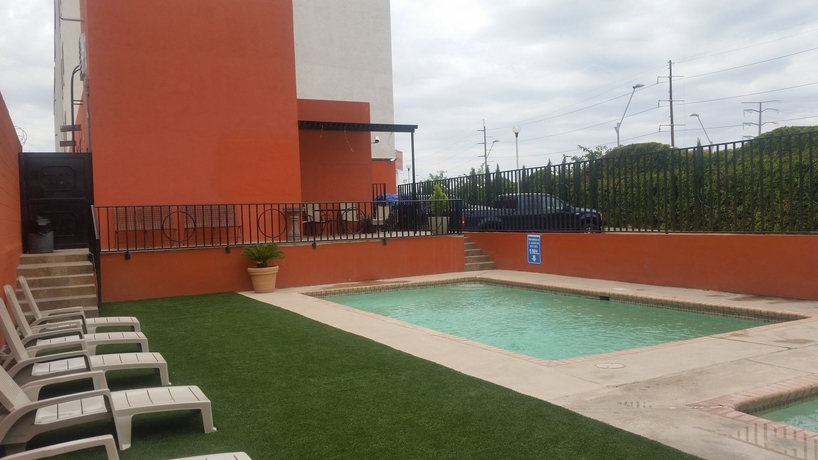 Imagen de la piscina del Hotel Conquistador Inn By Us Consulate. Foto 13