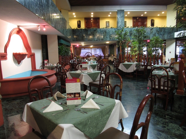 Imagen del bar/restaurante del Hotel Conquistador and Conference Center. Foto 2