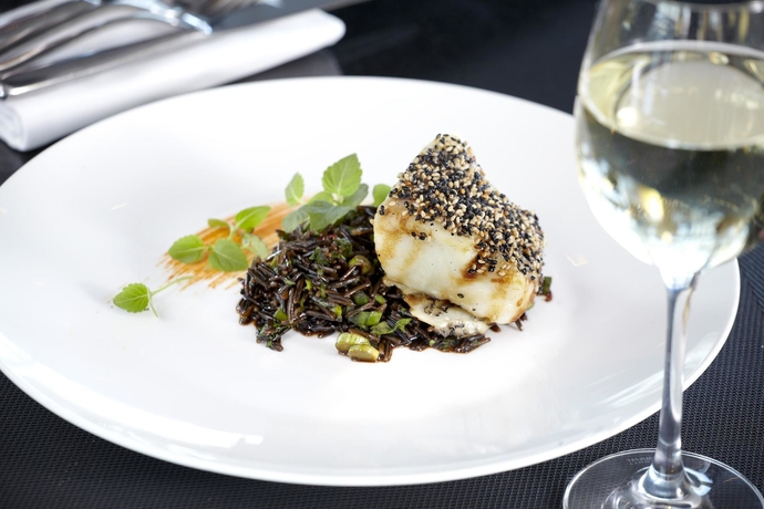 Imagen del bar/restaurante del Hotel Conrad Athens The Ilisian. Foto 4