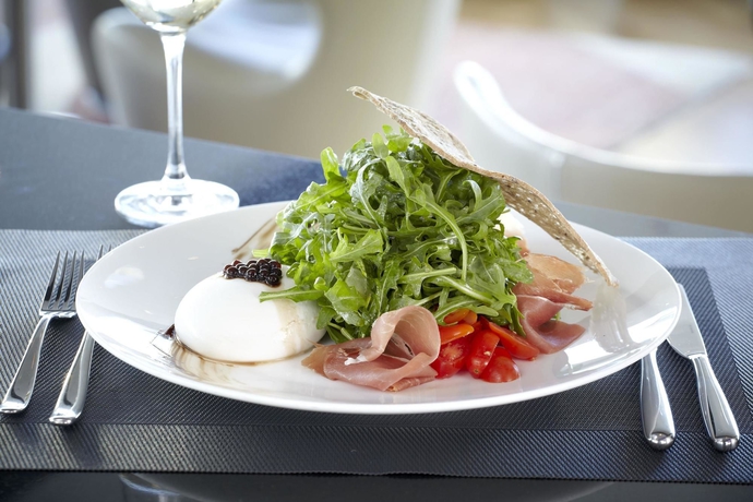 Imagen del bar/restaurante del Hotel Conrad Athens The Ilisian. Foto 6