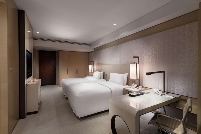 Imagen de la habitación del Hotel Conrad Beijing. Foto 6