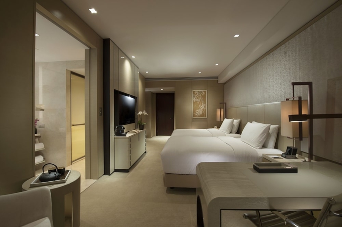 Imagen de la habitación del Hotel Conrad Beijing. Foto 8