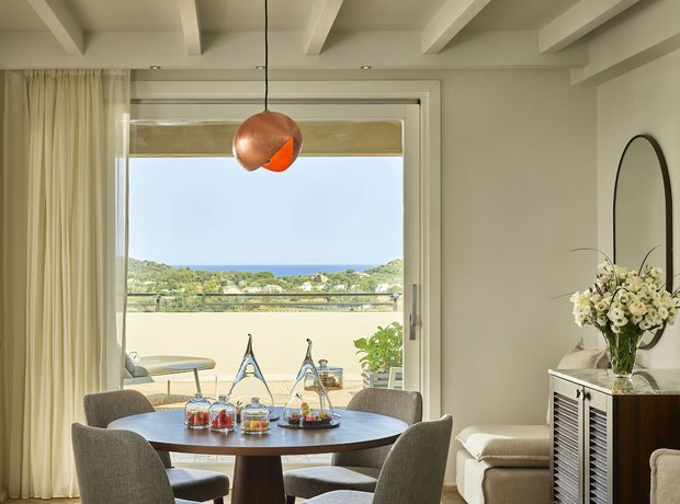 Imagen de la habitación del Hotel Conrad Chia Laguna Sardinia. Foto 2