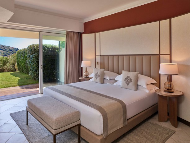 Imagen de la habitación del Hotel Conrad Chia Laguna Sardinia. Foto 3