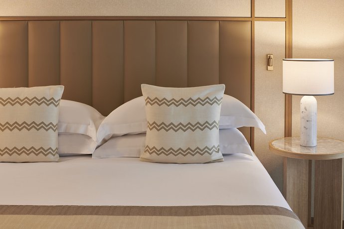 Imagen de la habitación del Hotel Conrad Chia Laguna Sardinia. Foto 6