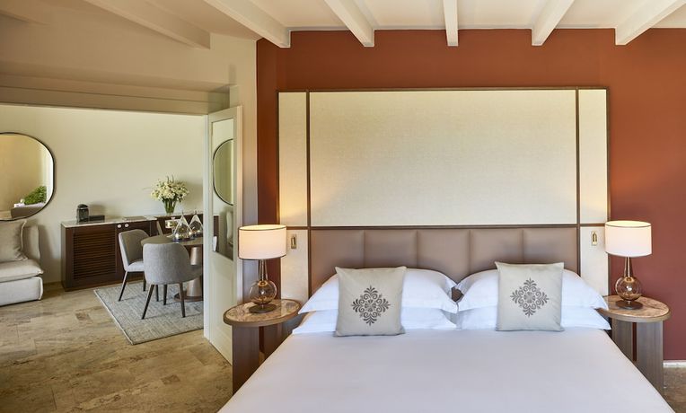 Imagen de la habitación del Hotel Conrad Chia Laguna Sardinia. Foto 7