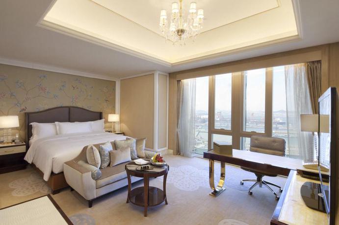 Imagen de la habitación del Hotel Conrad Dalian. Foto 5