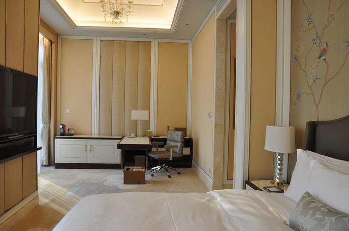 Imagen de la habitación del Hotel Conrad Dalian. Foto 10