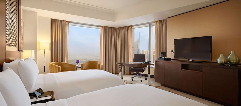 Imagen de la habitación del Hotel Conrad Dubai. Foto 15