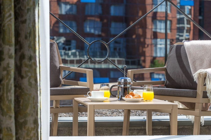 Imagen de la habitación del Hotel Conrad Dublin. Foto 10