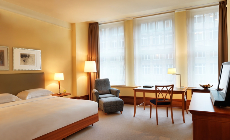 Imagen de la habitación del Hotel Conrad Hamburg. Foto 5