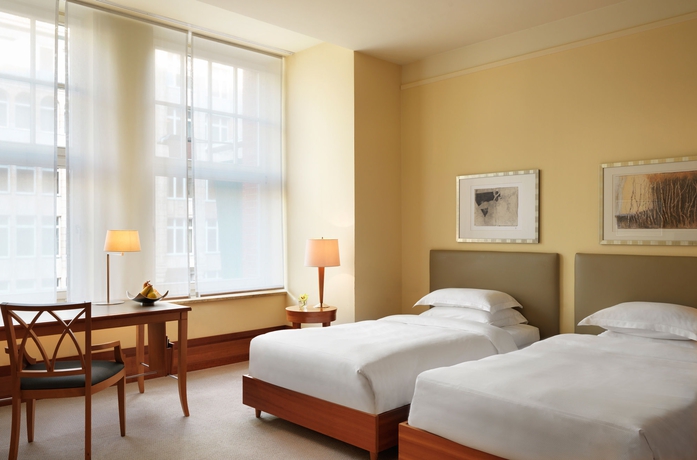 Imagen de la habitación del Hotel Conrad Hamburg. Foto 6