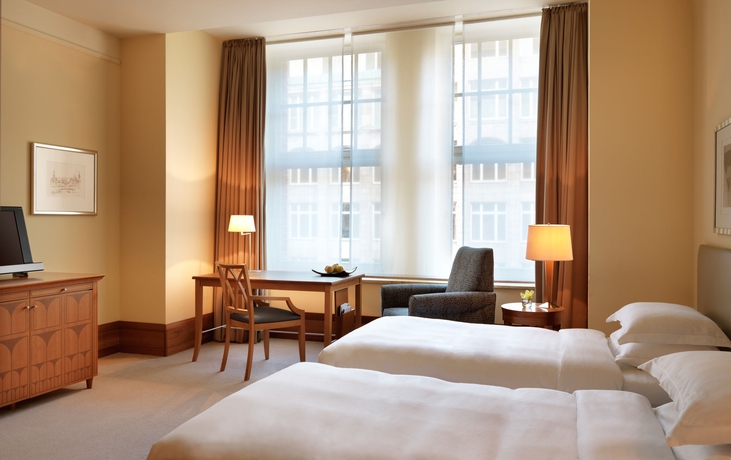 Imagen de la habitación del Hotel Conrad Hamburg. Foto 7