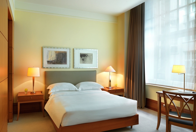Imagen de la habitación del Hotel Conrad Hamburg. Foto 8