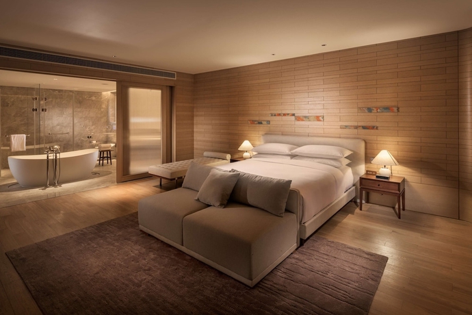 Imagen de la habitación del Hotel Conrad Hangzhou Tonglu. Foto 2