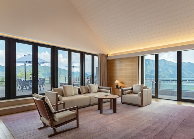 Imagen de la habitación del Hotel Conrad Hangzhou Tonglu. Foto 13