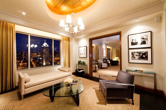 Imagen de los interiores del Hotel Conrad Indianapolis. Foto 5