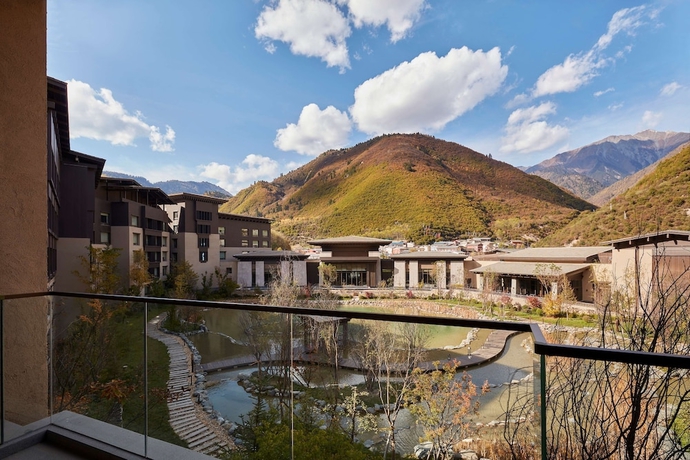 Imagen de la habitación del Hotel Conrad Jiuzhaigou. Foto 7