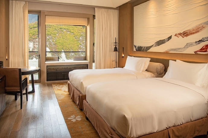 Imagen de la habitación del Hotel Conrad Jiuzhaigou. Foto 8