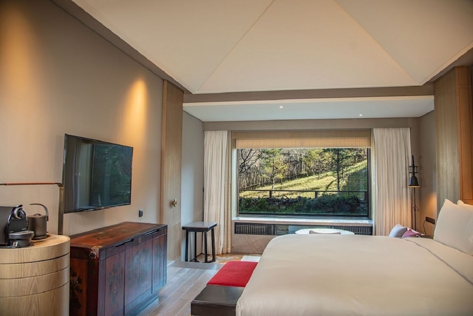 Imagen de la habitación del Hotel Conrad Jiuzhaigou. Foto 10