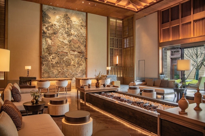 Imagen de los interiores del Hotel Conrad Jiuzhaigou. Foto 18