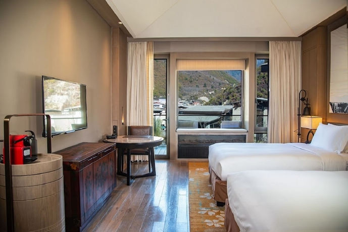 Imagen de la habitación del Hotel Conrad Jiuzhaigou. Foto 15