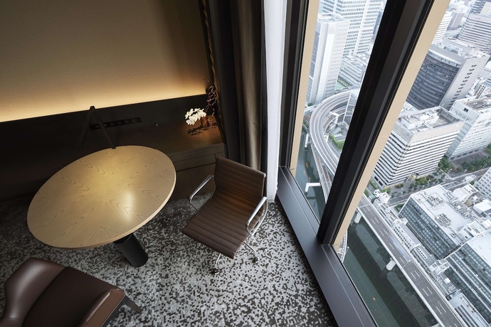 Imagen de la habitación del Hotel Conrad Osaka. Foto 5