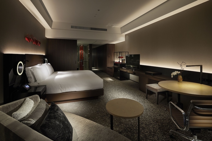 Imagen de la habitación del Hotel Conrad Osaka. Foto 7