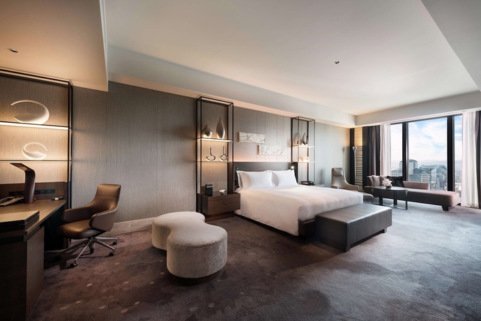 Imagen de la habitación del Hotel Conrad Osaka. Foto 9