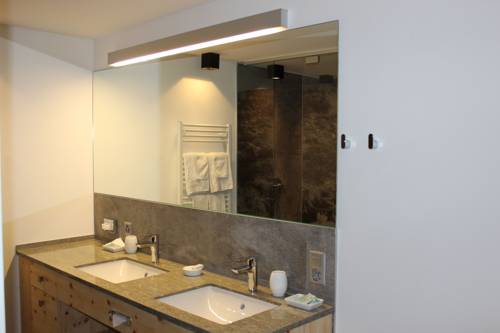 Imagen de la habitación del Hotel Conrad, Scuol. Foto 5