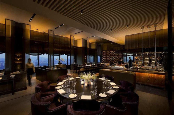 Imagen del bar/restaurante del Hotel Conrad Seoul. Foto 2