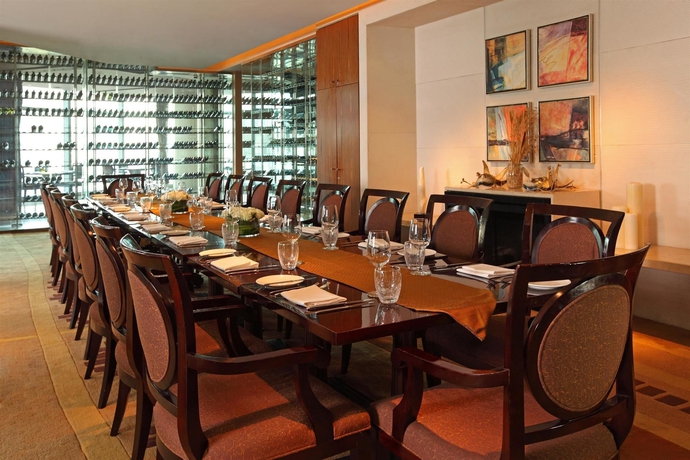 Imagen del bar/restaurante del Hotel Conrad Shanghai. Foto 5