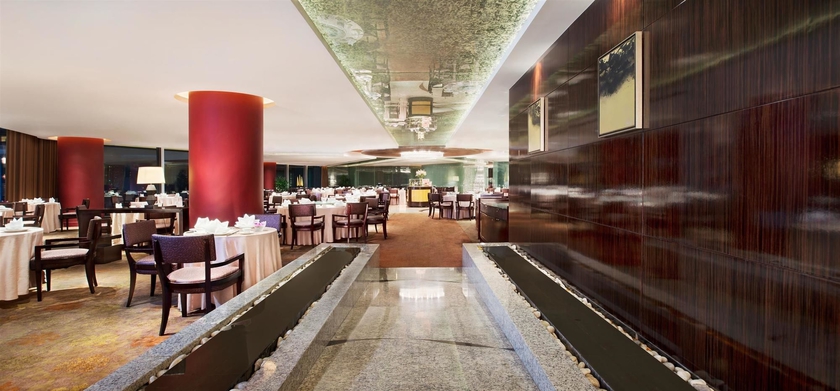 Imagen del bar/restaurante del Hotel Conrad Shanghai. Foto 7
