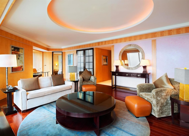 Imagen de la habitación del Hotel Conrad Shanghai. Foto 11