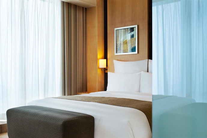 Imagen de la habitación del Hotel Conrad Shanghai. Foto 12