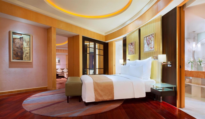 Imagen de la habitación del Hotel Conrad Shanghai. Foto 14