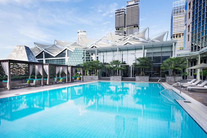 Imagen de la piscina del Hotel Conrad Singapore Marina Bay. Foto 16