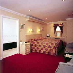 Imagen de la habitación del Hotel Consort Hotel. Foto 2